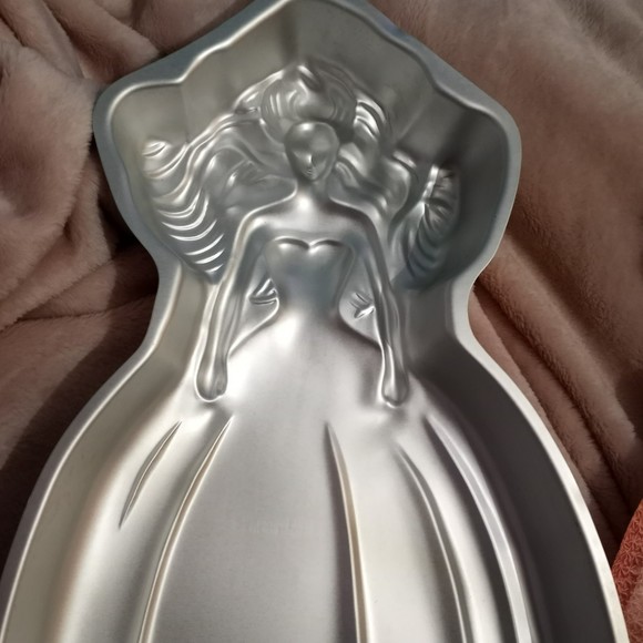 VTG Wilton Barbie Cake Pan 1992 Retro 80's 90's Kids Character Cakes Old School - Picture 4 of 10